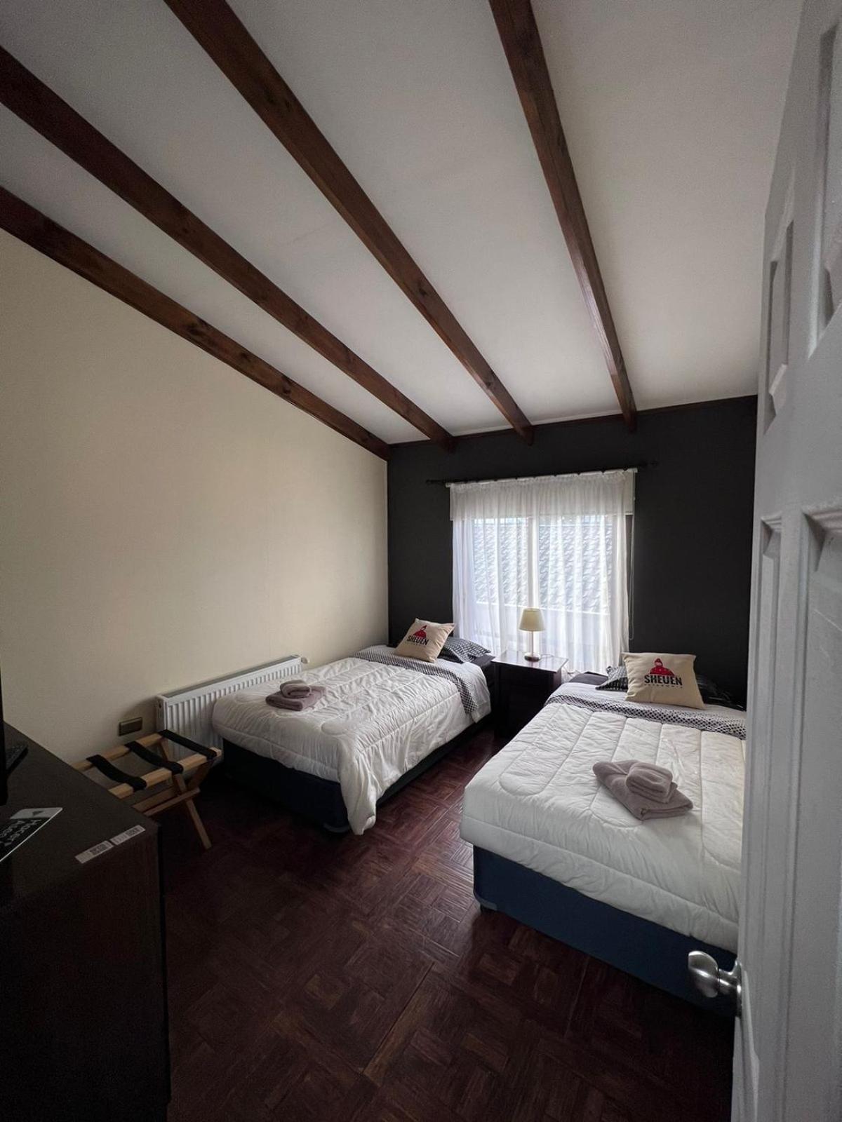 Sheuen Patagonia Hostel ปวยร์โตนาตาเลส ภายนอก รูปภาพ