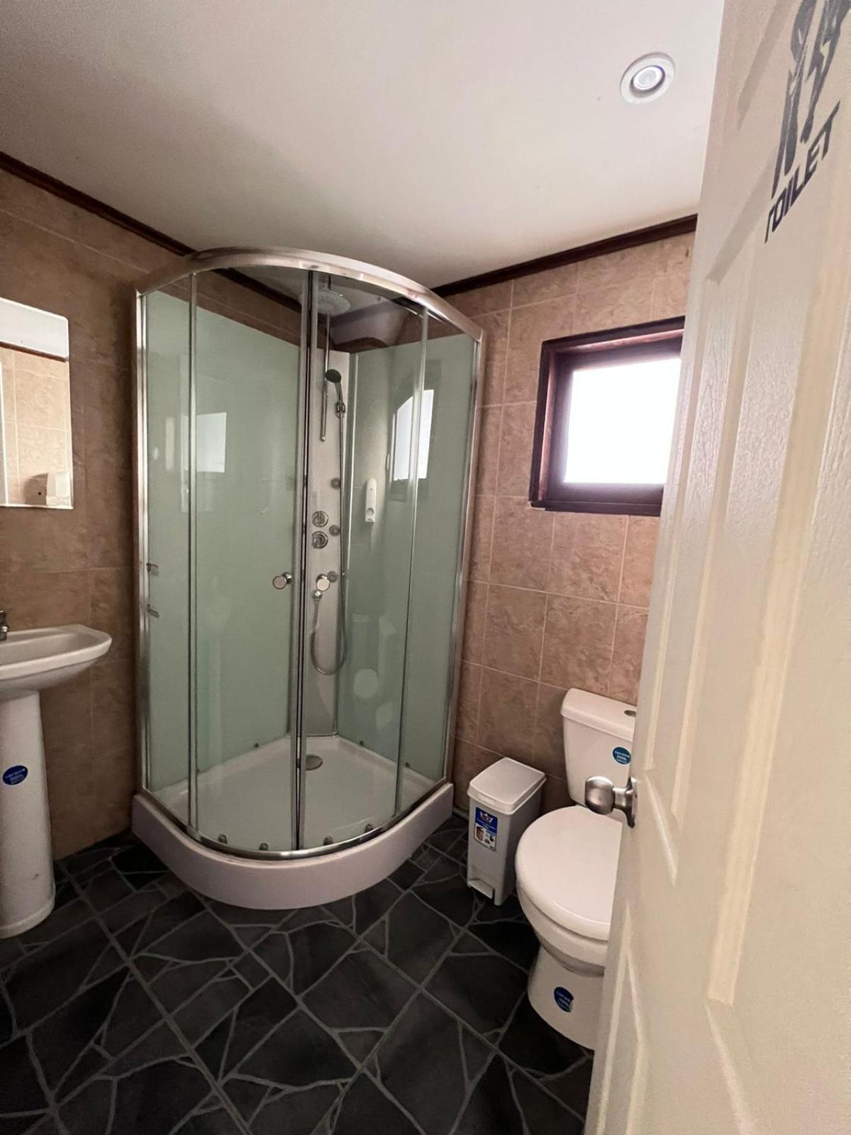 Sheuen Patagonia Hostel ปวยร์โตนาตาเลส ภายนอก รูปภาพ