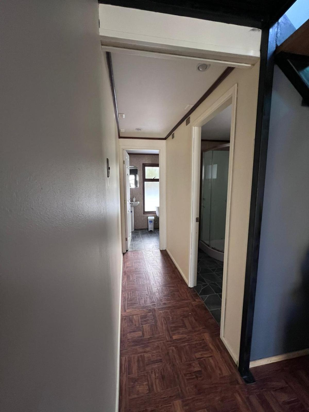 Sheuen Patagonia Hostel ปวยร์โตนาตาเลส ภายนอก รูปภาพ