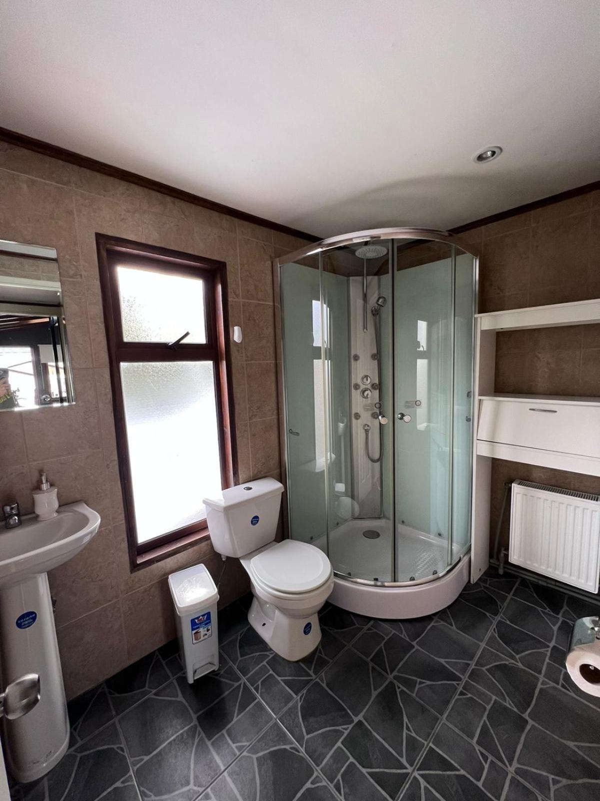 Sheuen Patagonia Hostel ปวยร์โตนาตาเลส ภายนอก รูปภาพ
