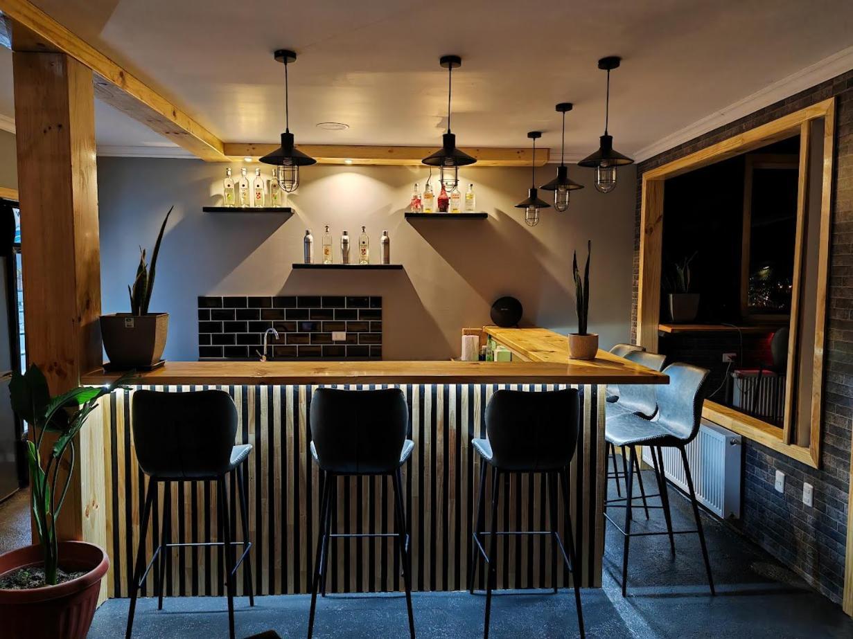 Sheuen Patagonia Hostel ปวยร์โตนาตาเลส ภายนอก รูปภาพ