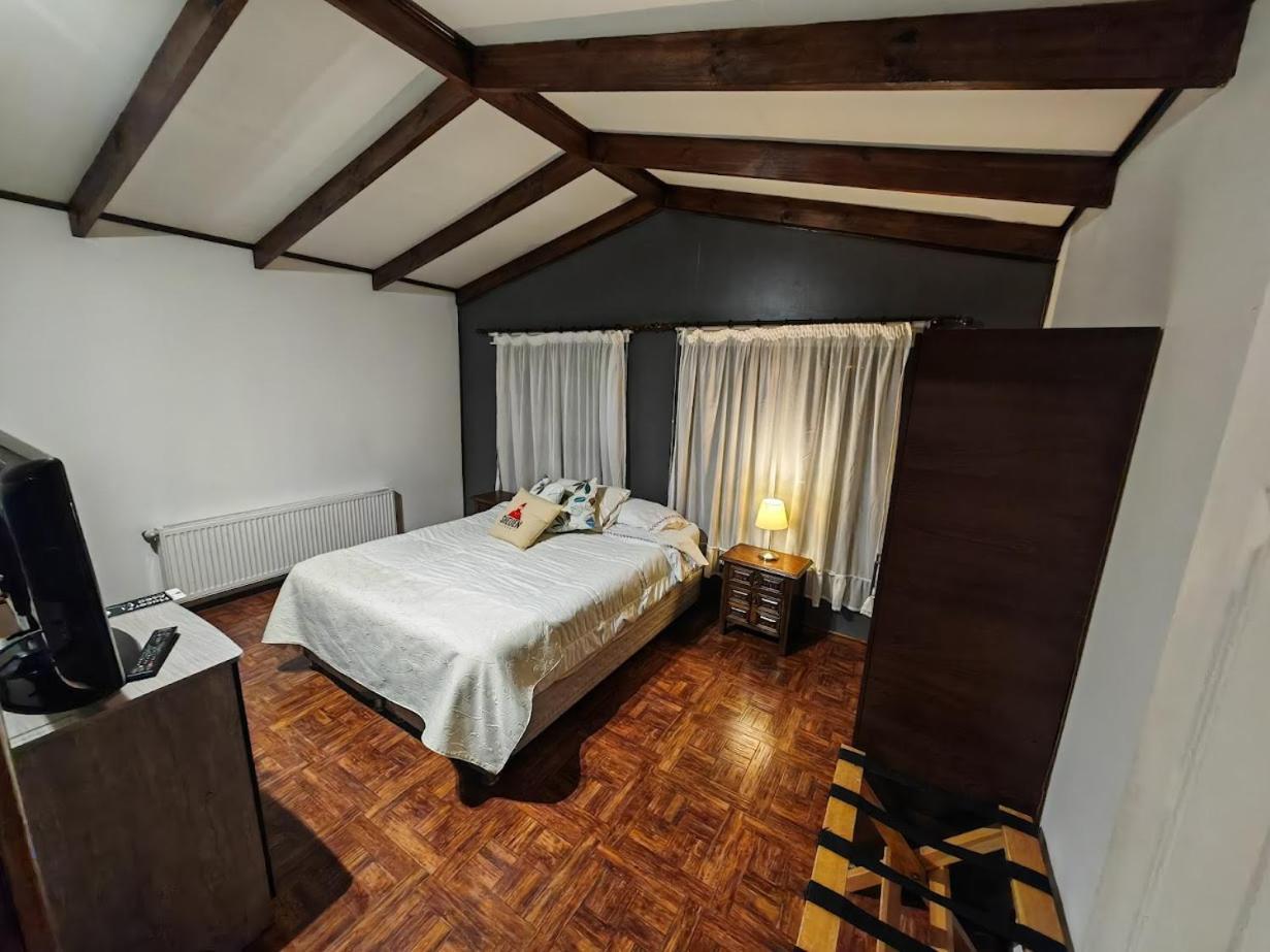 Sheuen Patagonia Hostel ปวยร์โตนาตาเลส ภายนอก รูปภาพ