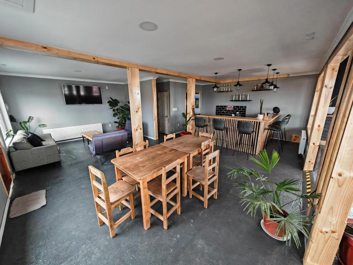 Sheuen Patagonia Hostel ปวยร์โตนาตาเลส ภายนอก รูปภาพ