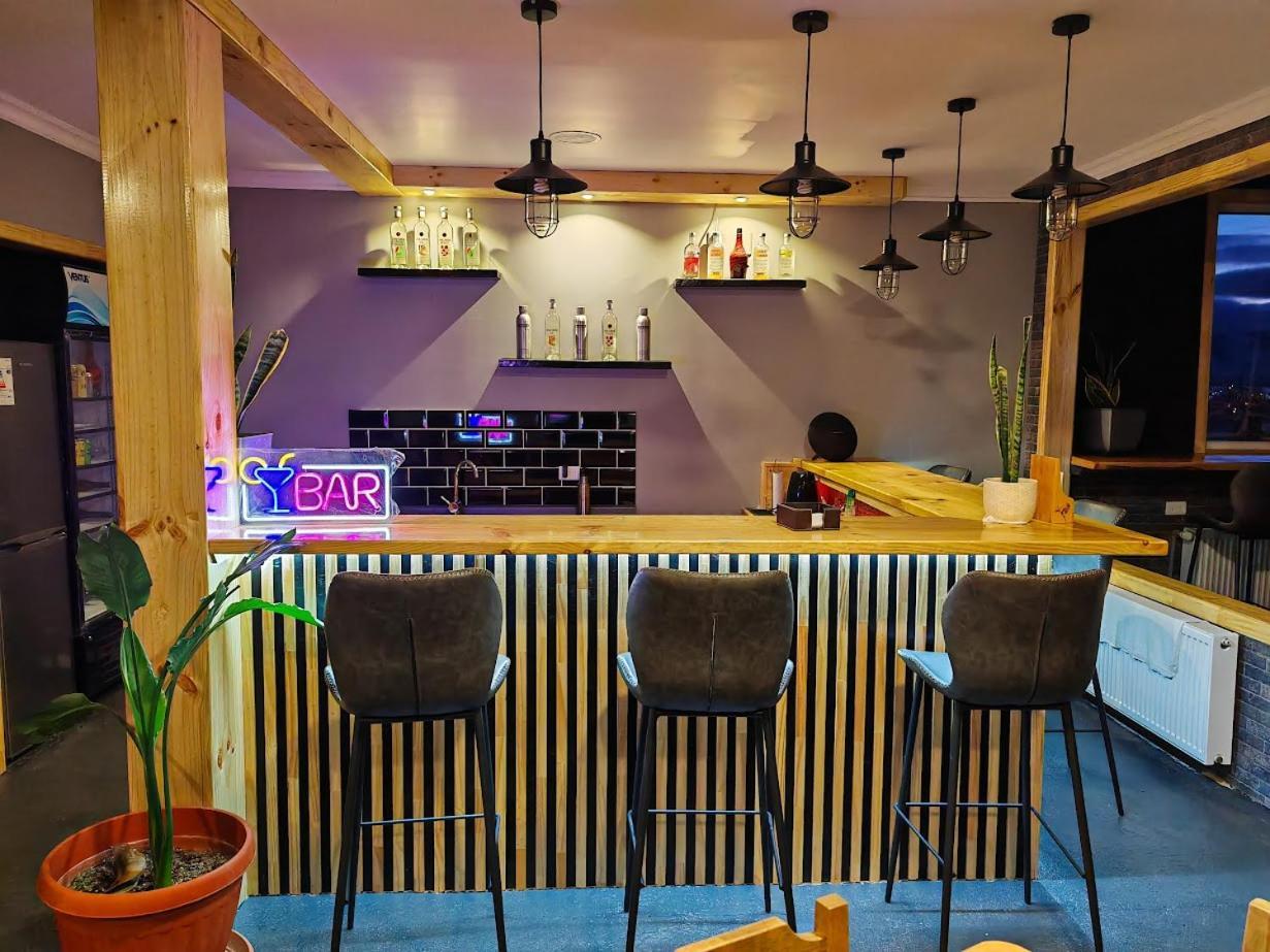 Sheuen Patagonia Hostel ปวยร์โตนาตาเลส ภายนอก รูปภาพ