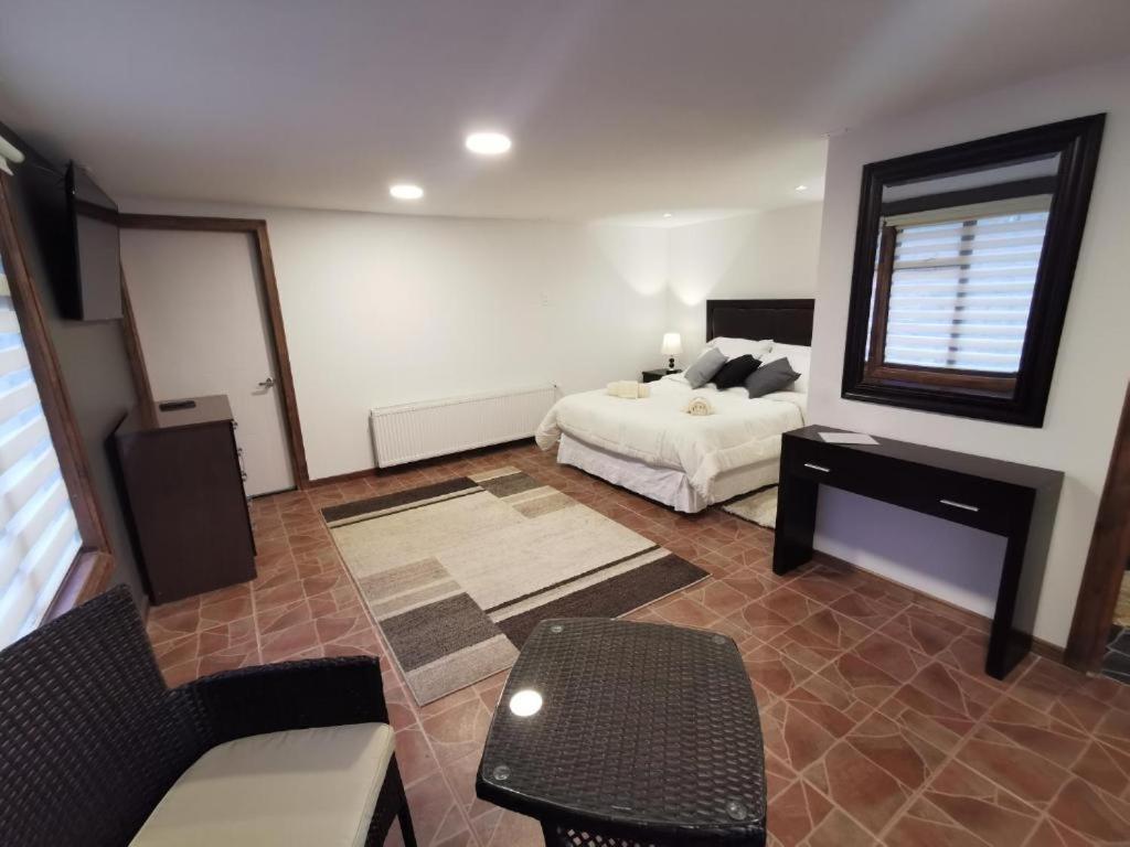 Sheuen Patagonia Hostel ปวยร์โตนาตาเลส ภายนอก รูปภาพ