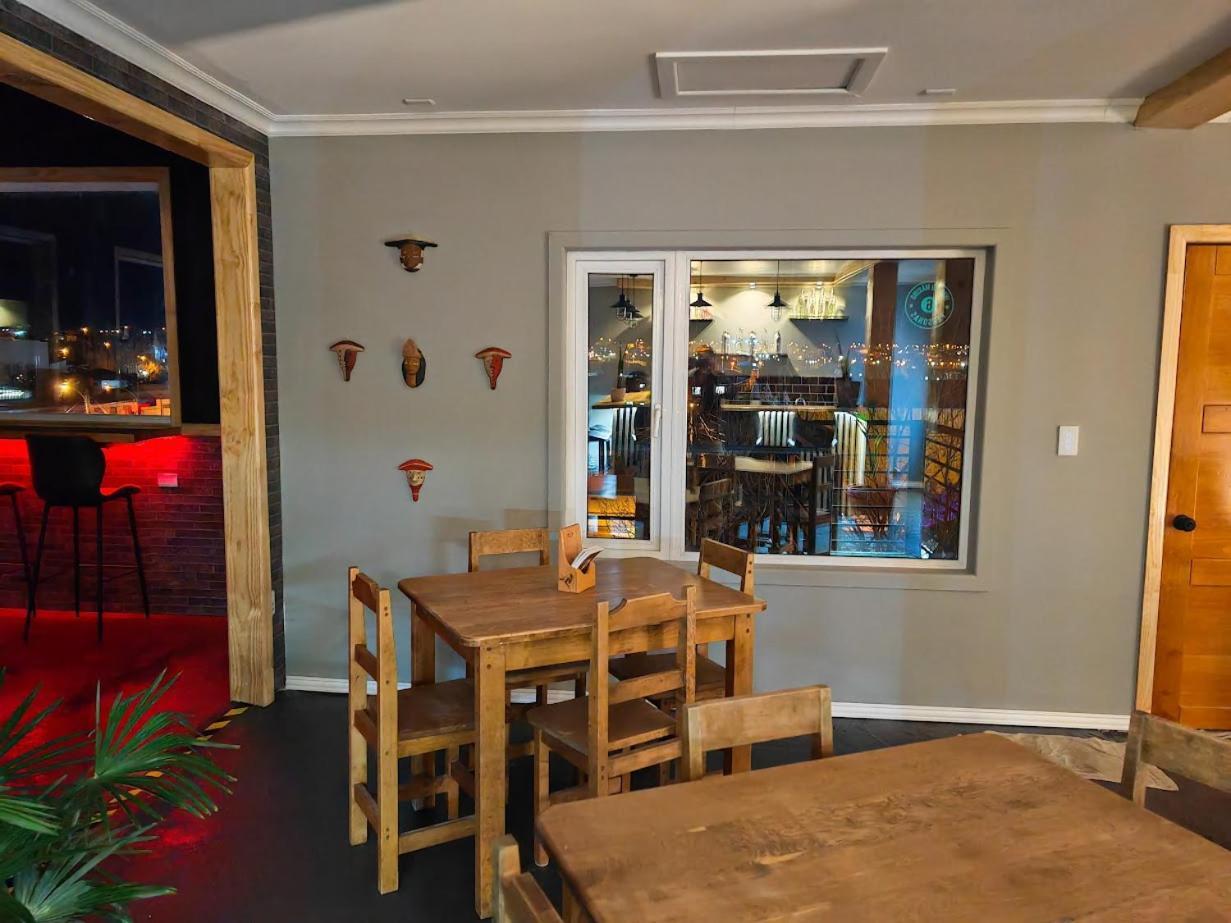 Sheuen Patagonia Hostel ปวยร์โตนาตาเลส ภายนอก รูปภาพ