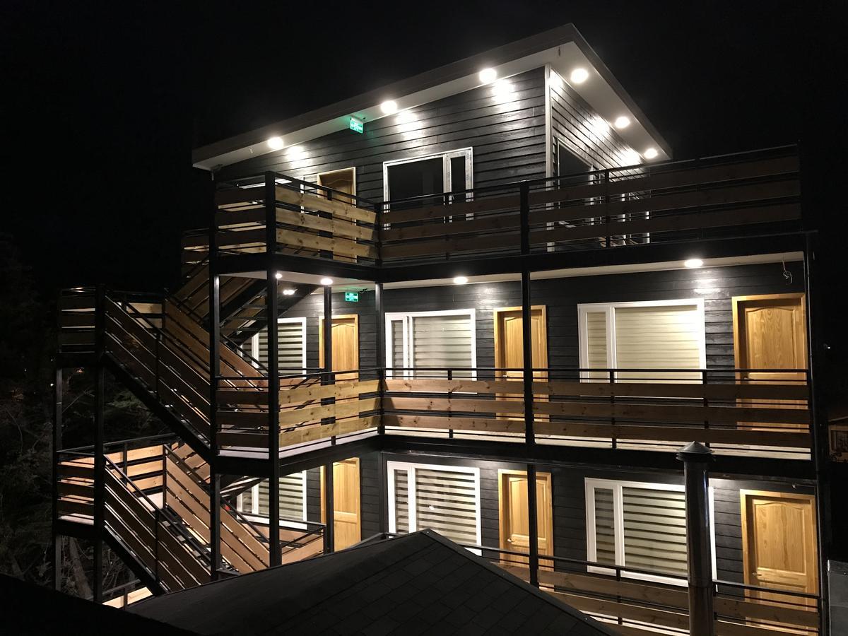 Sheuen Patagonia Hostel ปวยร์โตนาตาเลส ภายนอก รูปภาพ