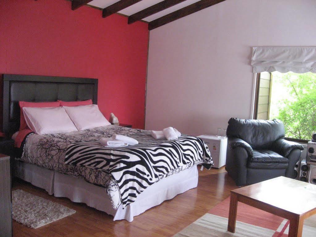 Sheuen Patagonia Hostel ปวยร์โตนาตาเลส ภายนอก รูปภาพ