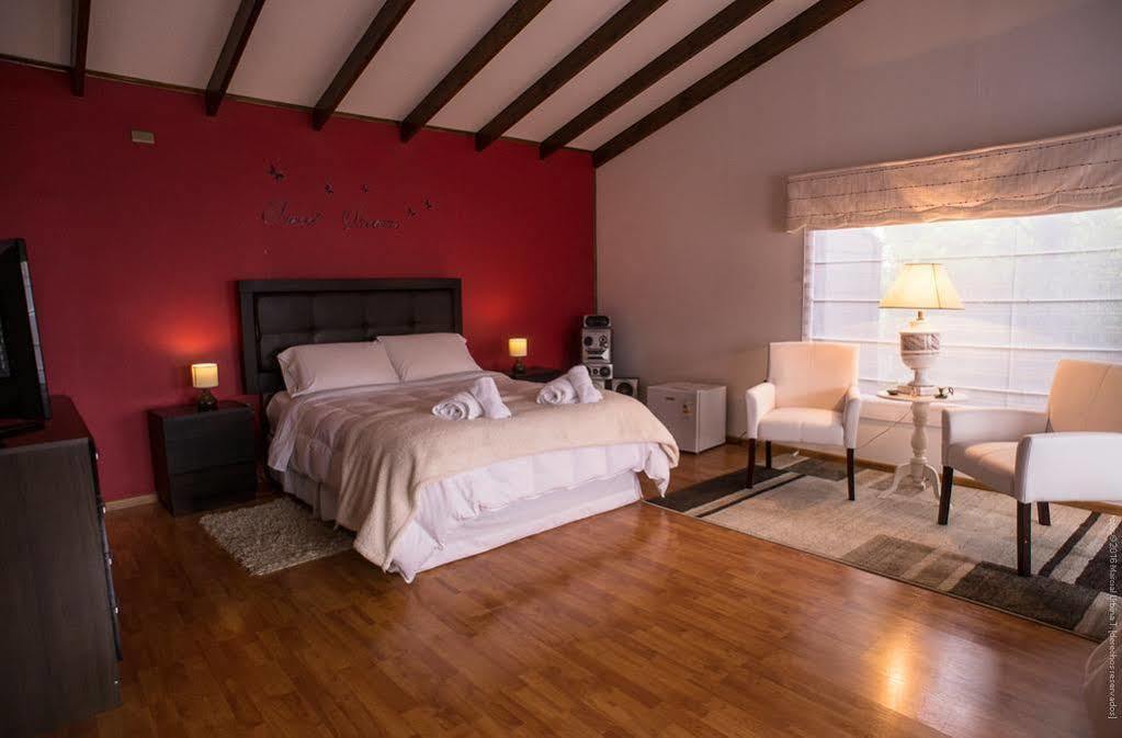 Sheuen Patagonia Hostel ปวยร์โตนาตาเลส ภายนอก รูปภาพ